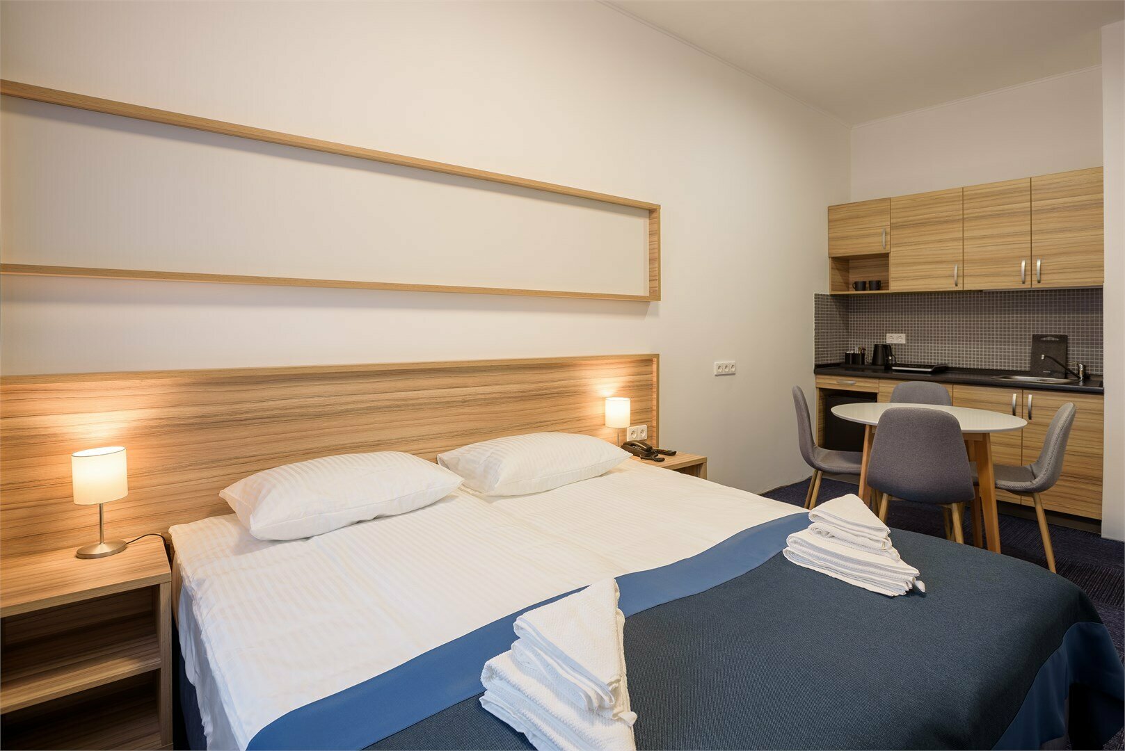 Двухкомнатный четырехместный номер с кухней c завтраком и Wi-Fi