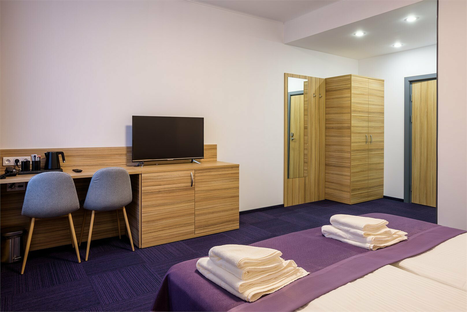 Большой двухместный номер  c завтраком и Wi-Fi