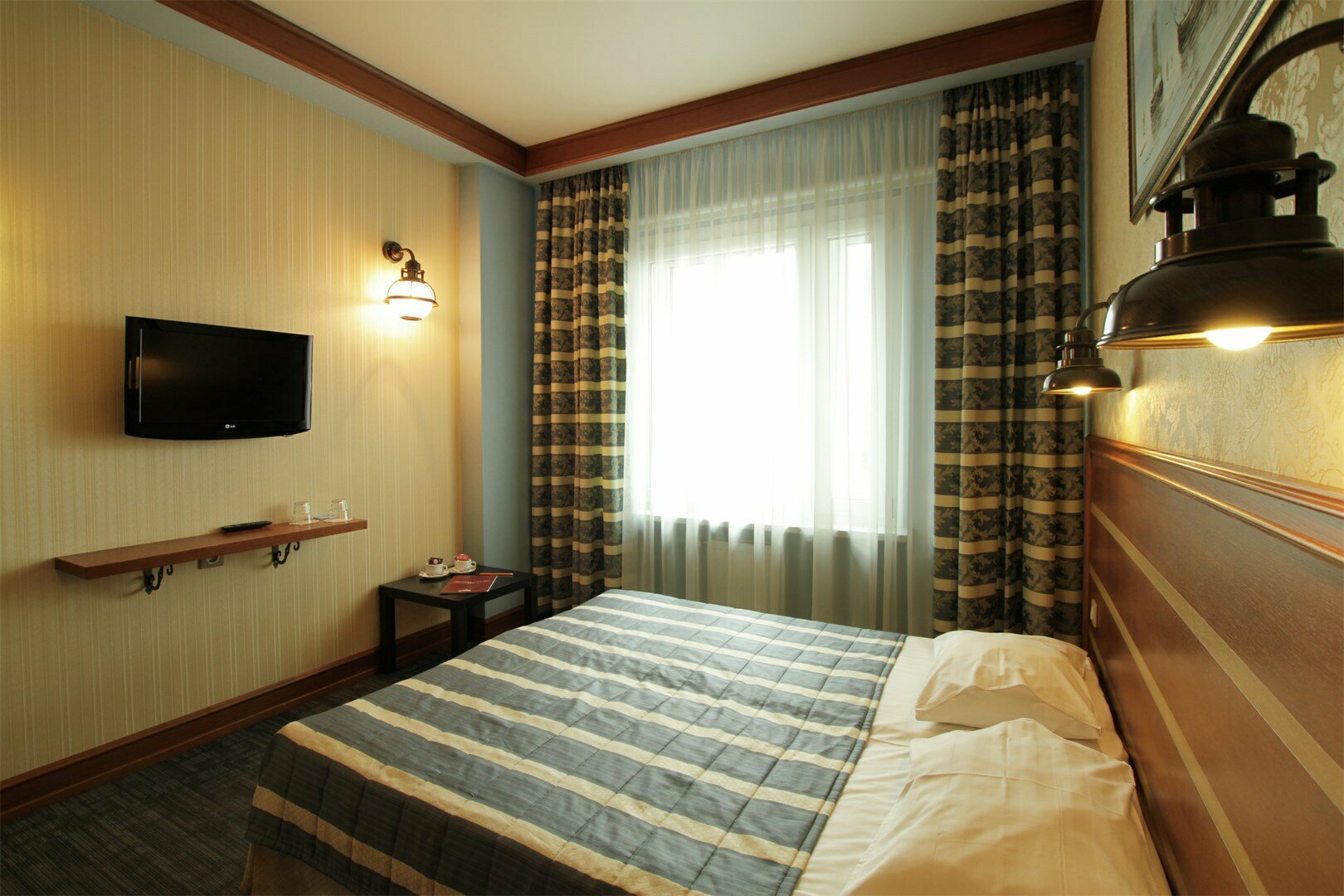 Стандартный номер с 1 двуспальной кроватью