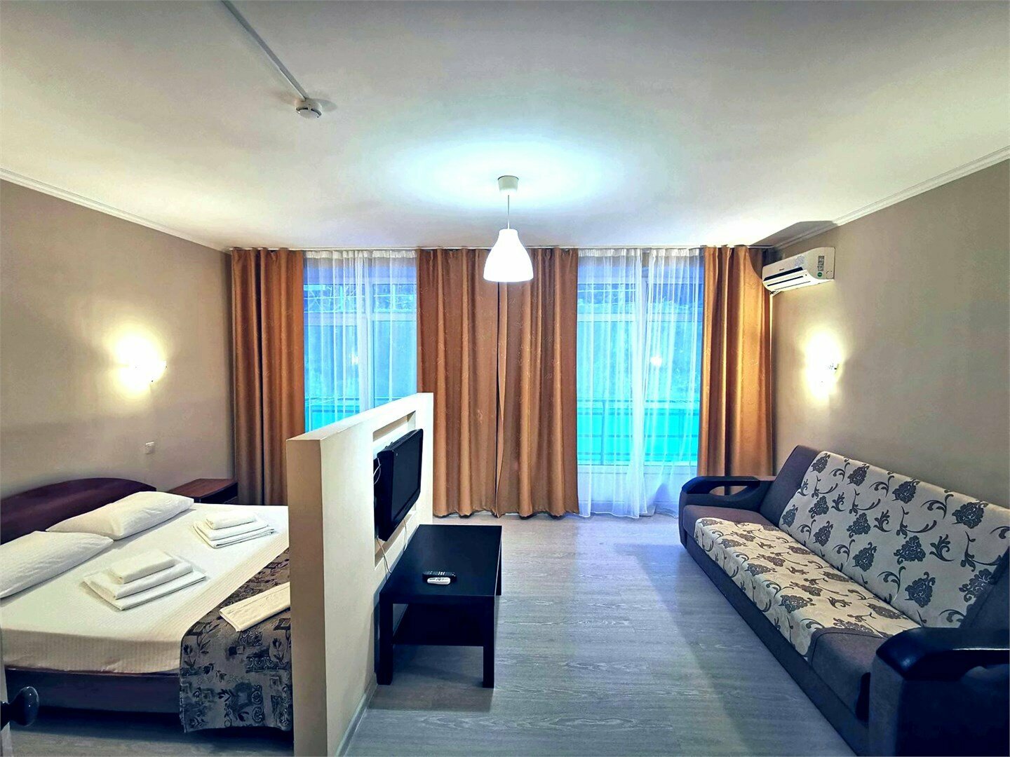 Улучшенный двухместный номер Делюкс с 1 кроватью или 2 отдельными кроватями