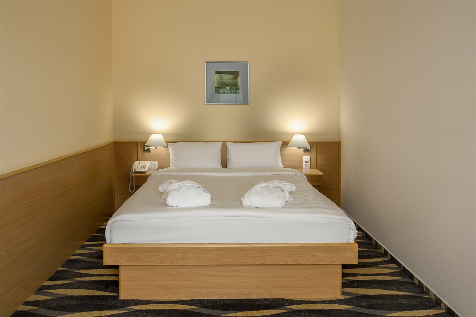 Номер Standard, для маломобильных - с двуспальной кроватью и софой