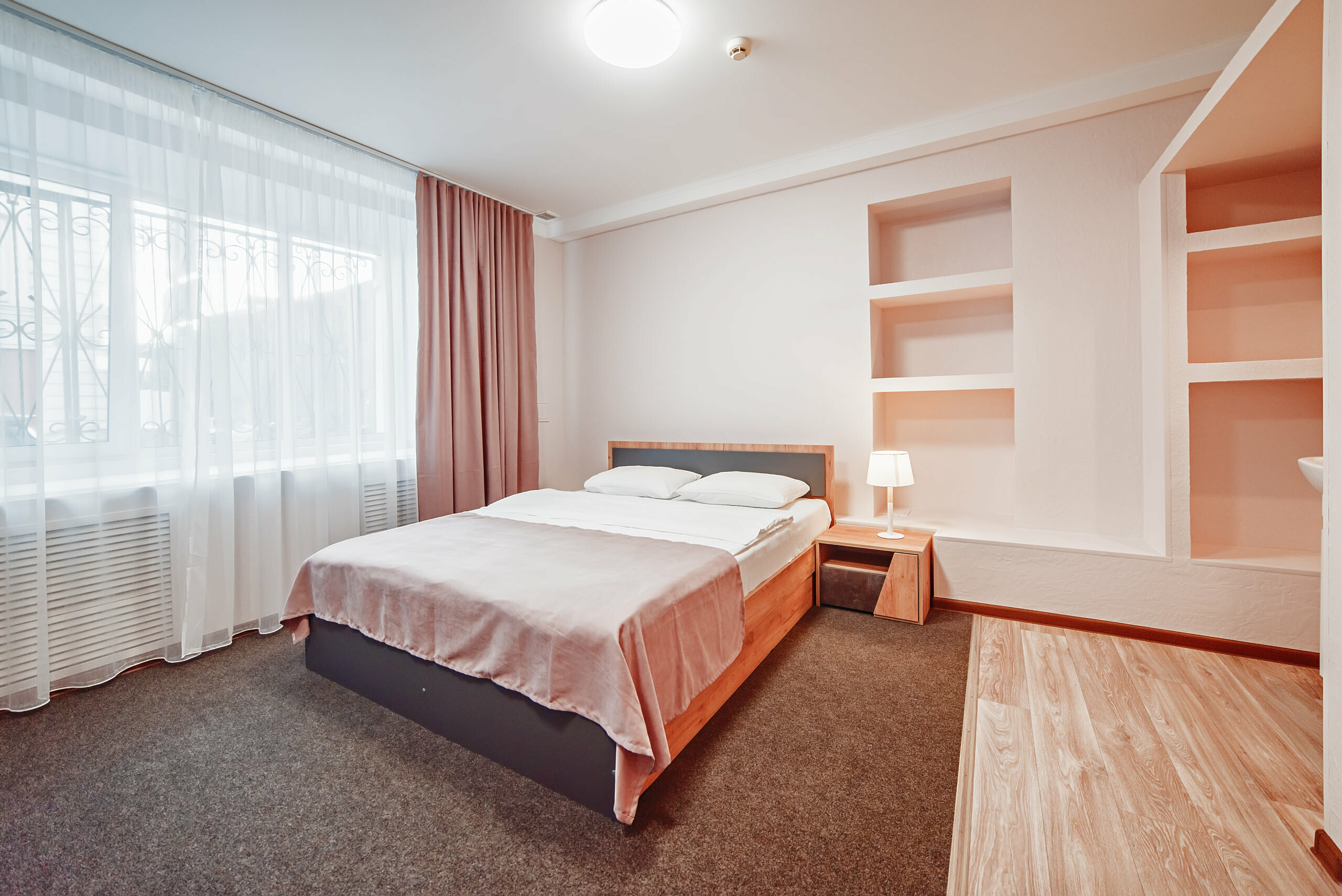 Двухместный номер с 1 кроватью и общей ванной комнатой