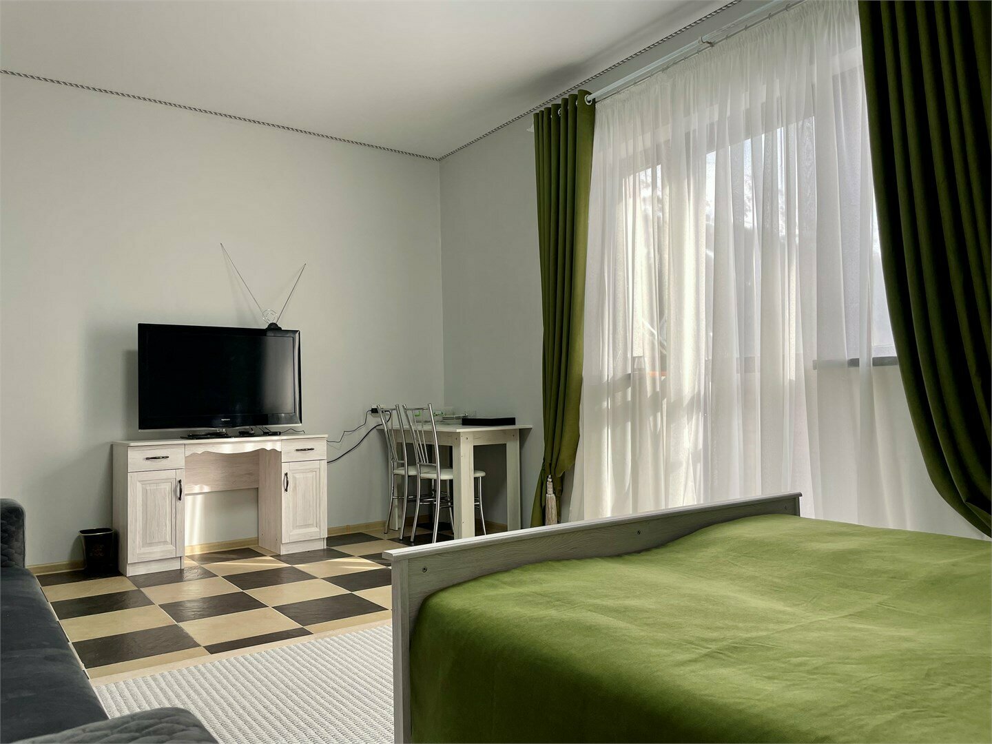 Трехместный номер с балконом № 9