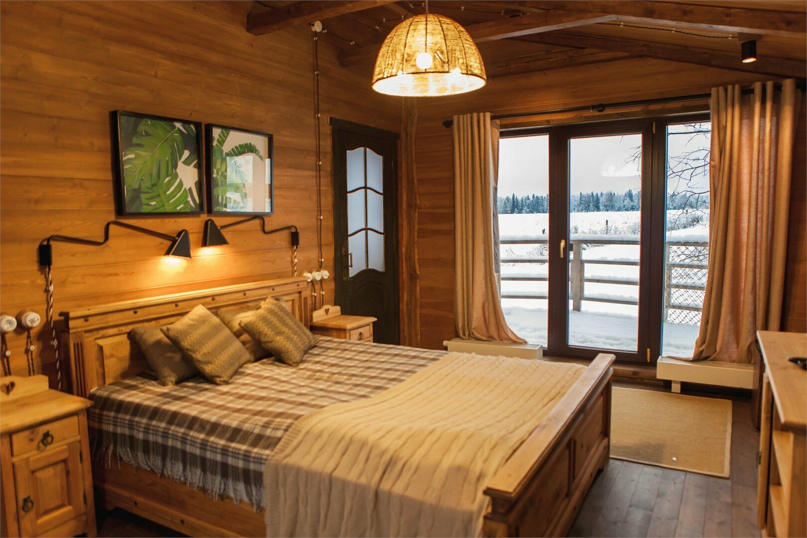 Малый дом на дереве для двоих