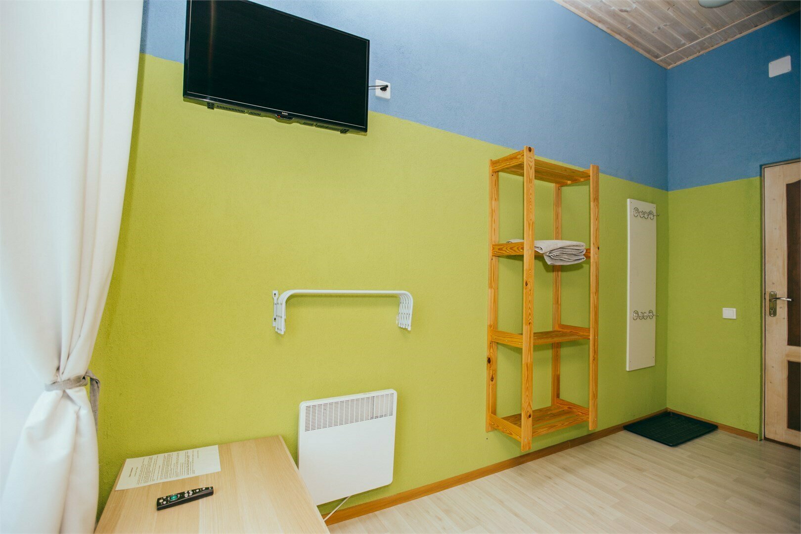 Номер с двуспальной и односпальной кроватями