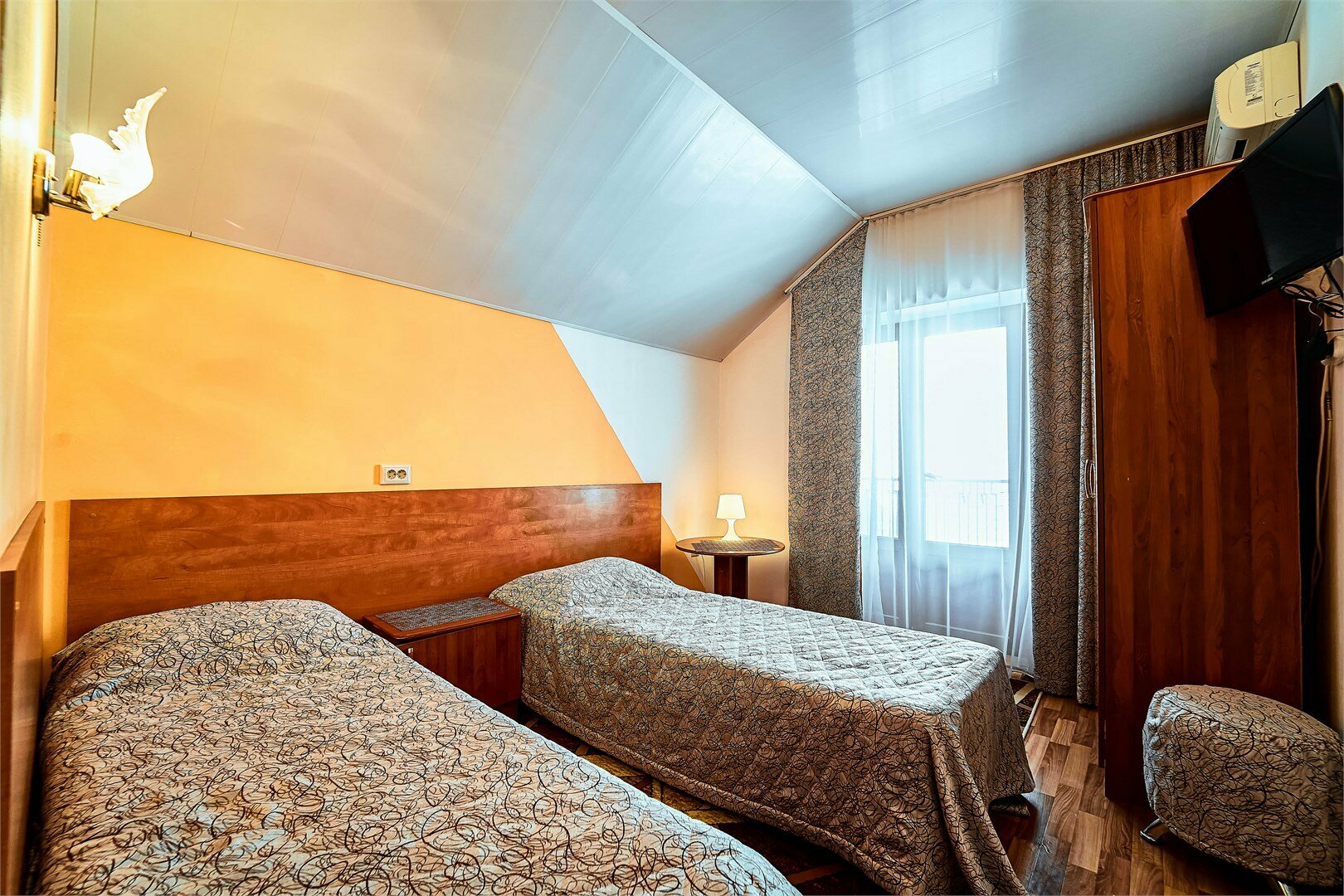 Двухместный номер с 2-мя одноместными или 1-й двухместной кроватями