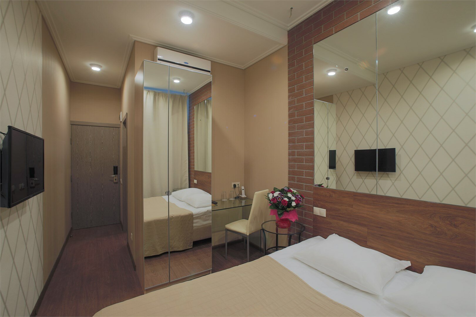 Двухместный номер на цокольном этаже