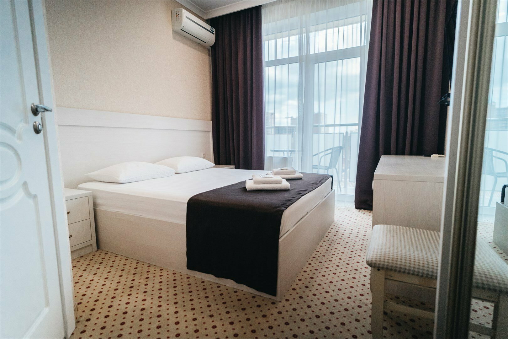 Двухместный номер с кроватью размера "King-size" и балконом