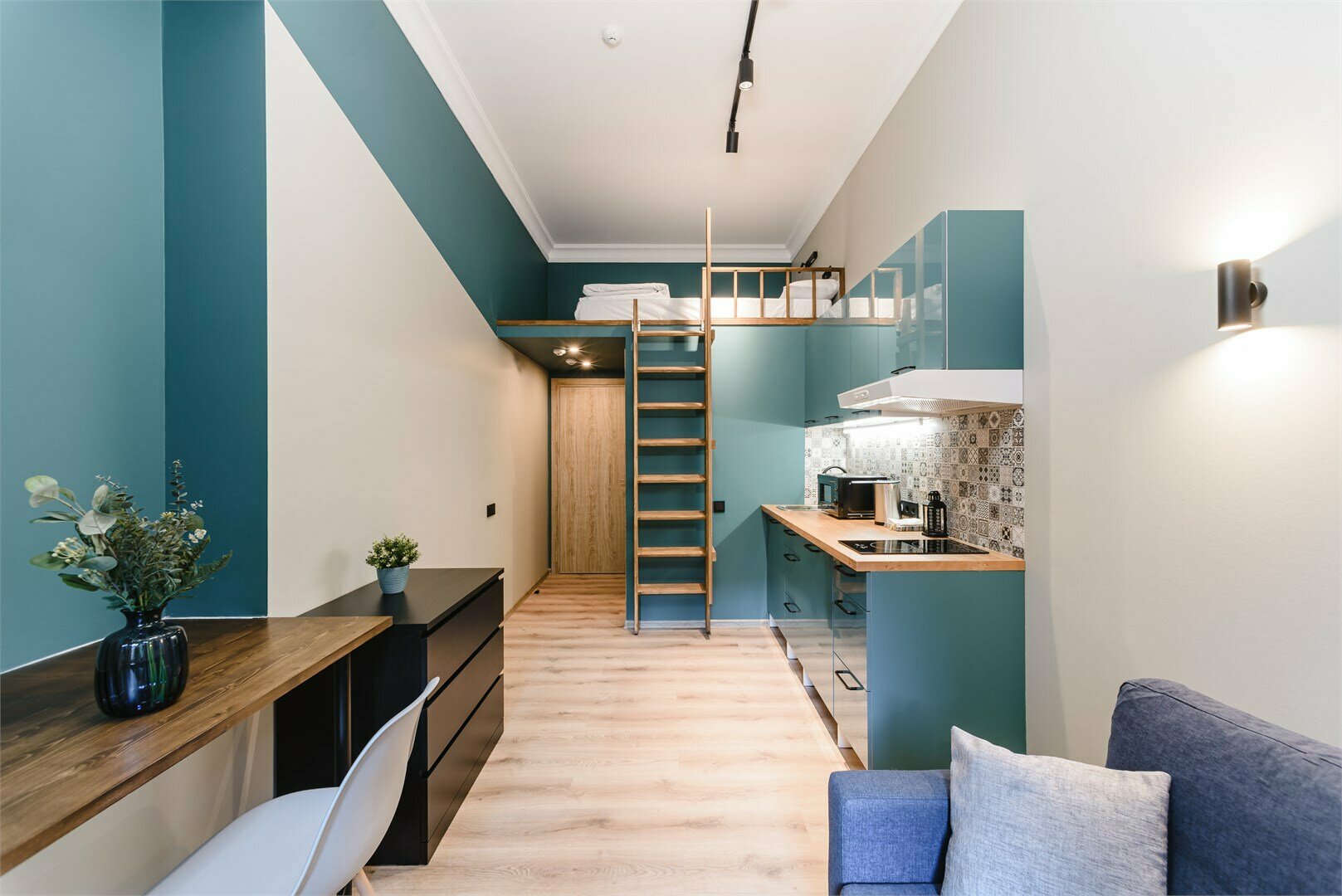 Трехместный номер с собственной ванной комнатой