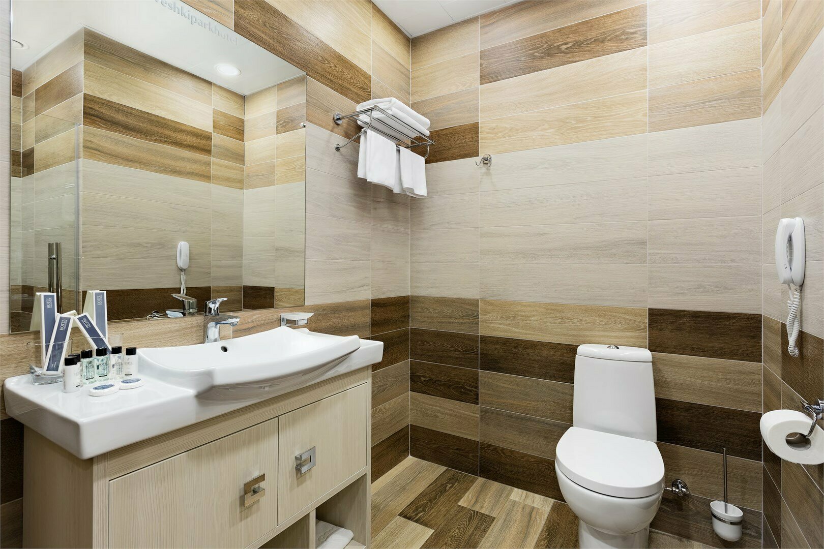 Улучшенный номер с кроватью размера «king-size» или 2 отдельными кроватями