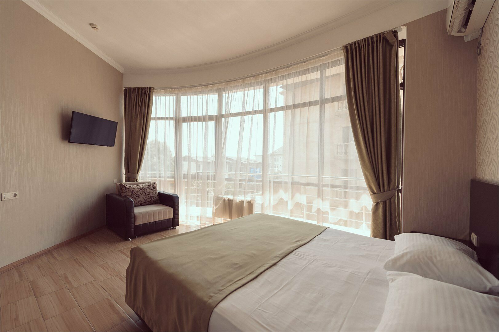 Люкс двухкомнатный с балконом