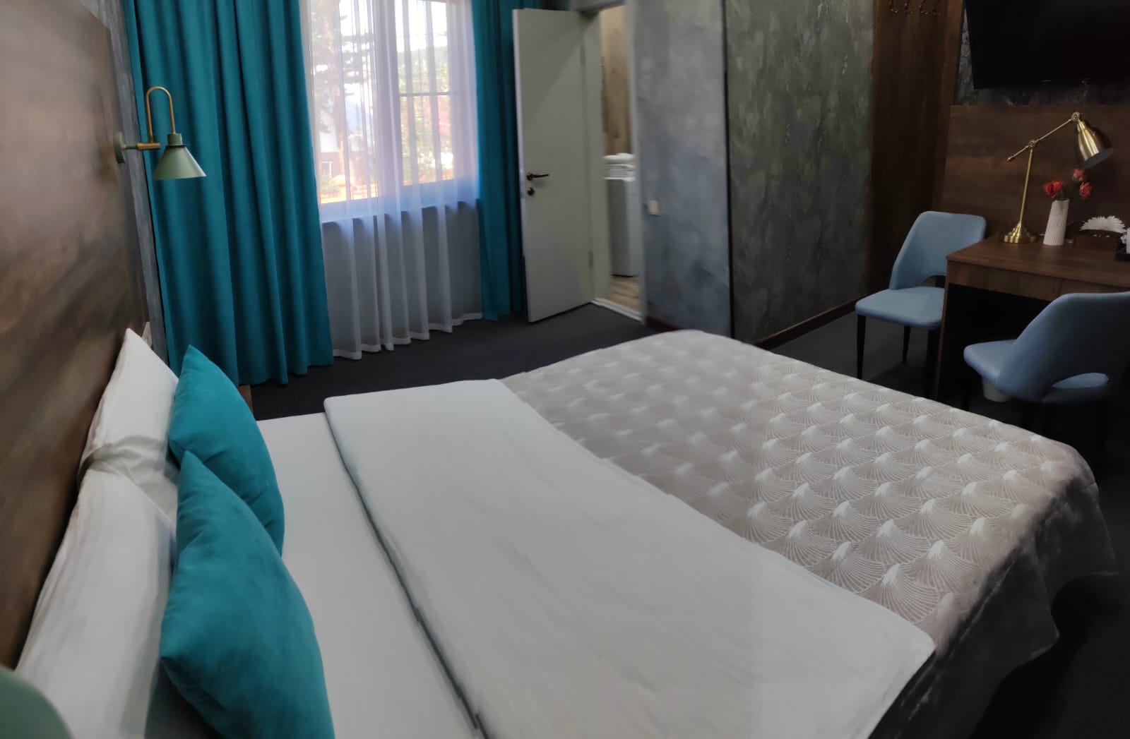 Улучшенный двухместный номер с 1 кроватью