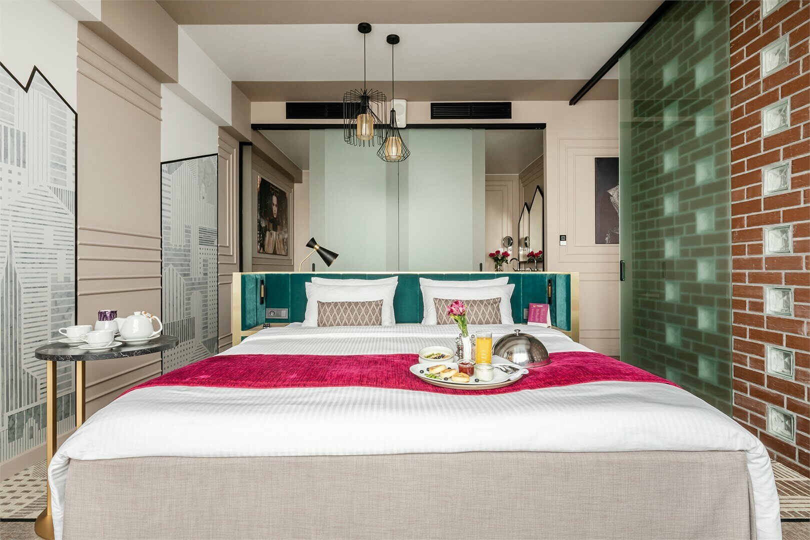 Номер Suite, с видом на озеро - с большой двуспальной кроватью и диваном-кроватью