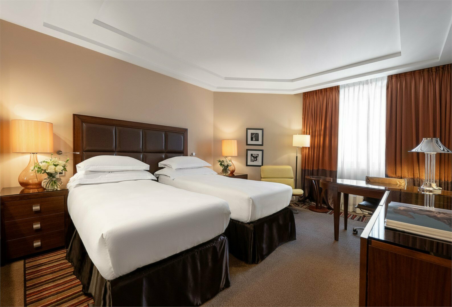 Представительский номер с большой кроватью
