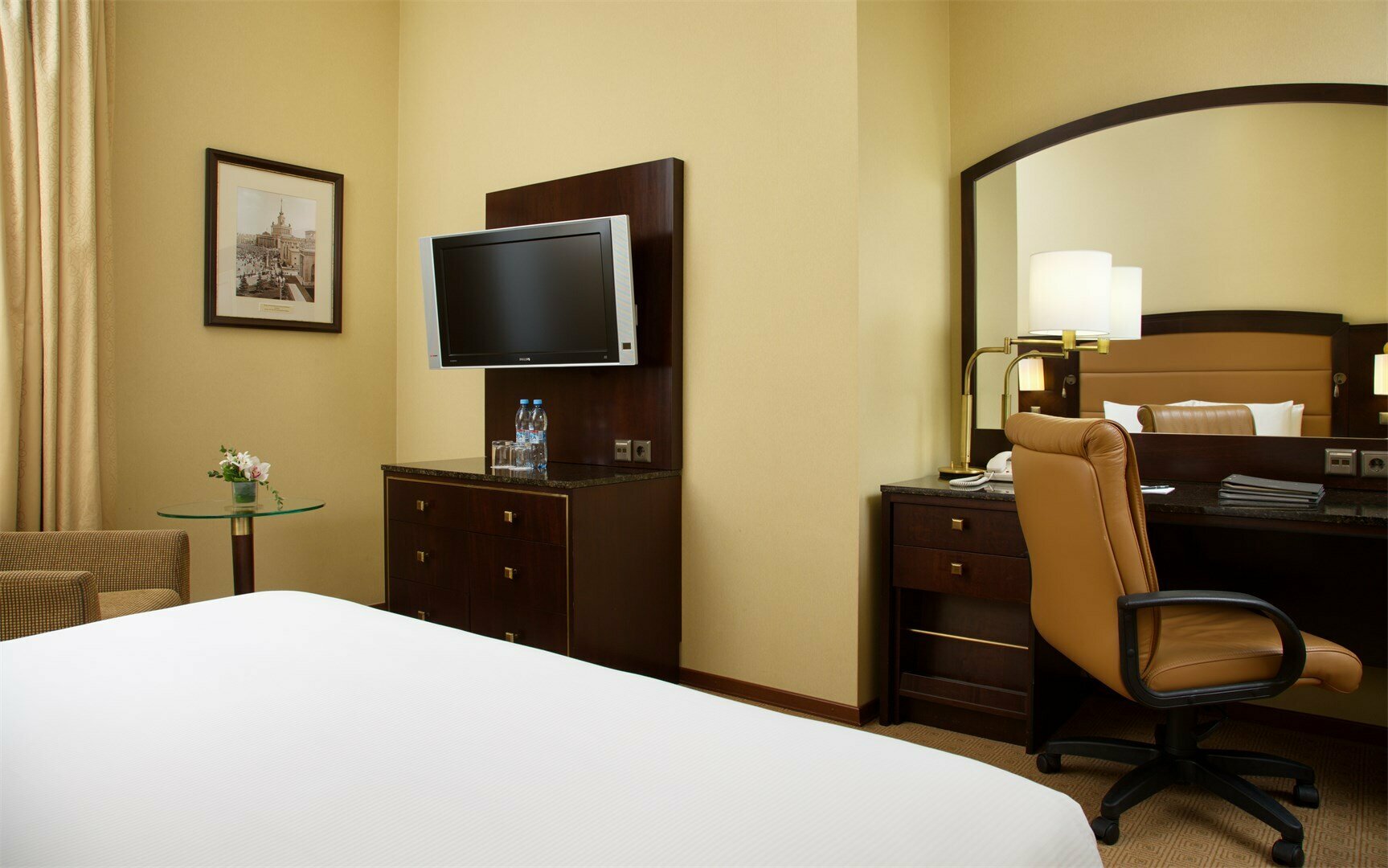 Стандарт с одной двуспальной кроватью