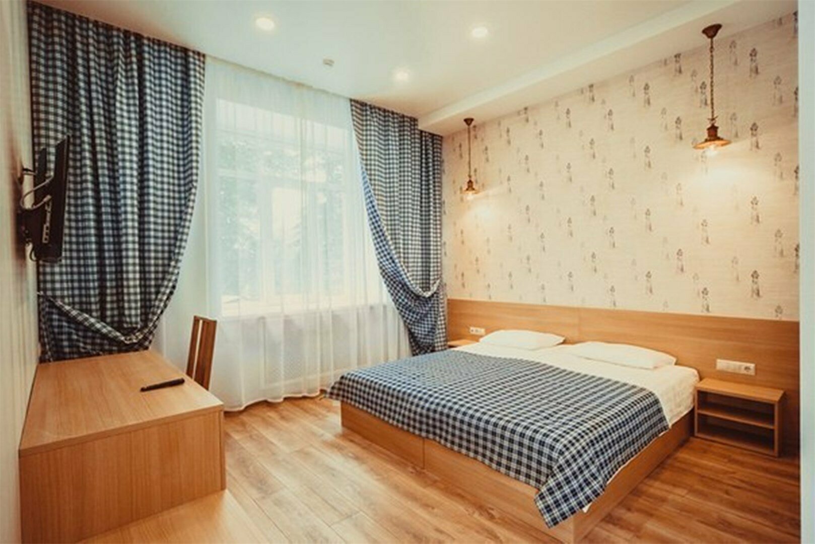 Двухместный номер c большой кроватью