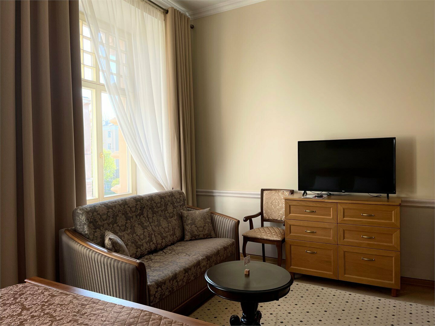 Полулюкс с гидромассажной душевой кабиной TRPL