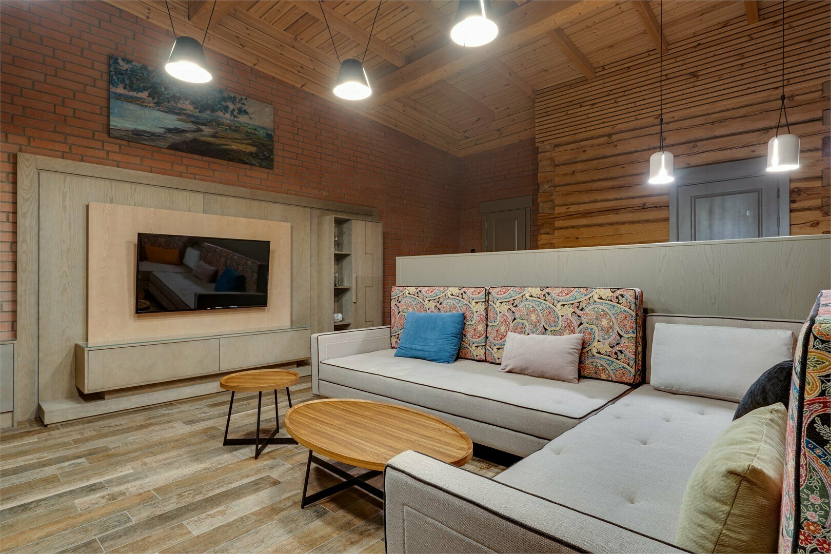 Таунхаус с одной большой кроватью