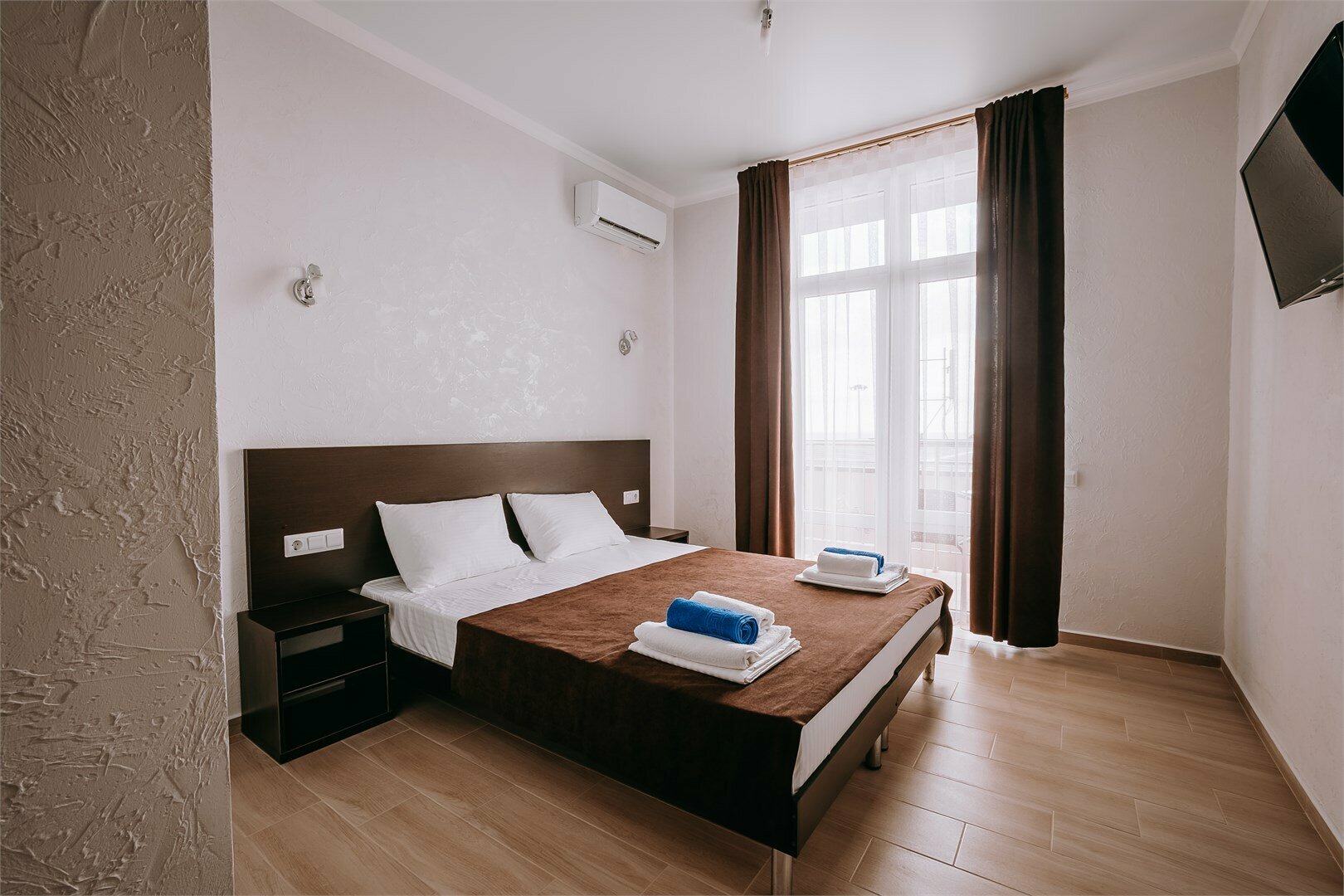 Улучшенный полулюкс двухместный с балконом (5 этаж )