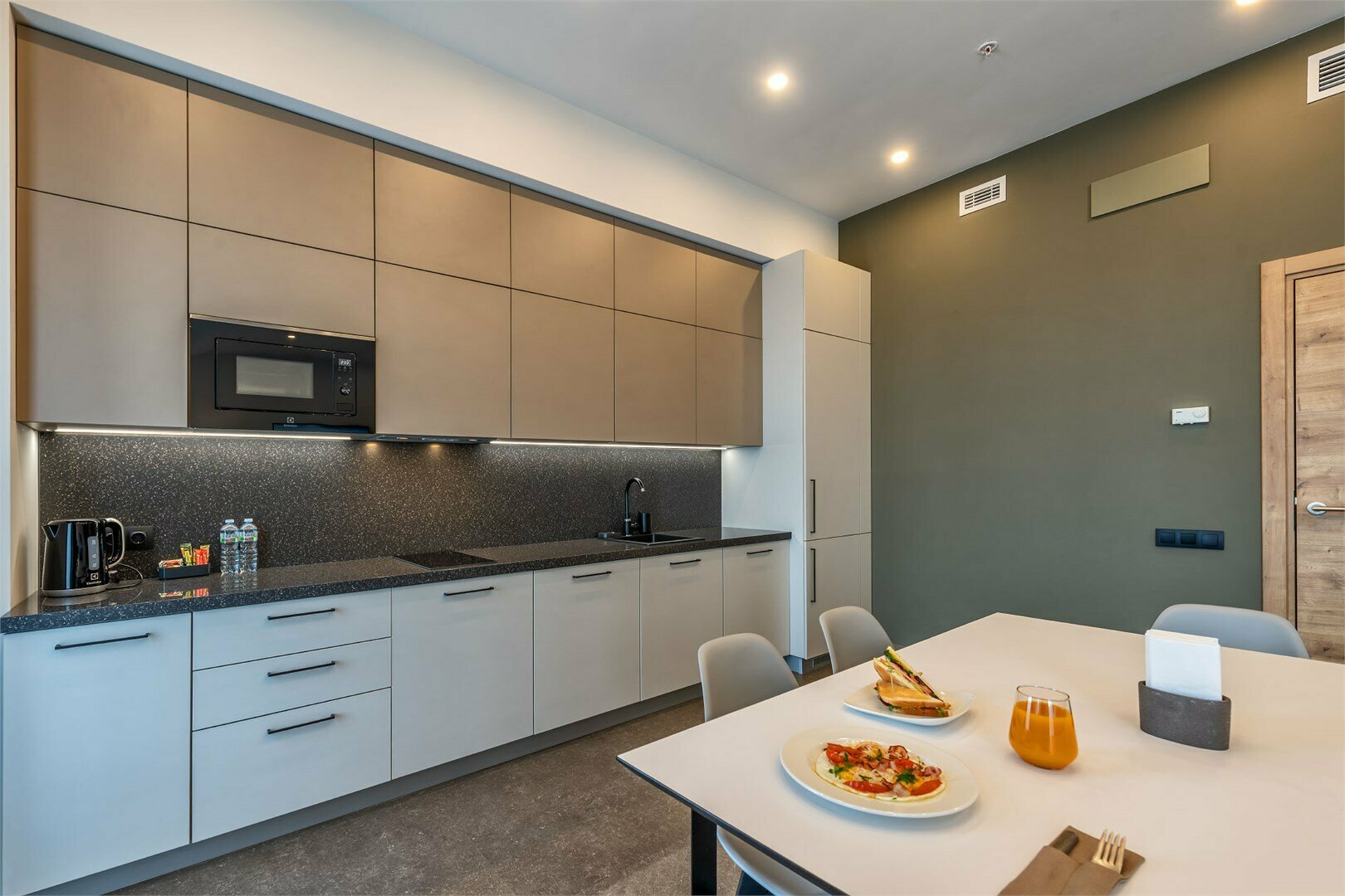 Сюит с двумя двуспальными кроватями