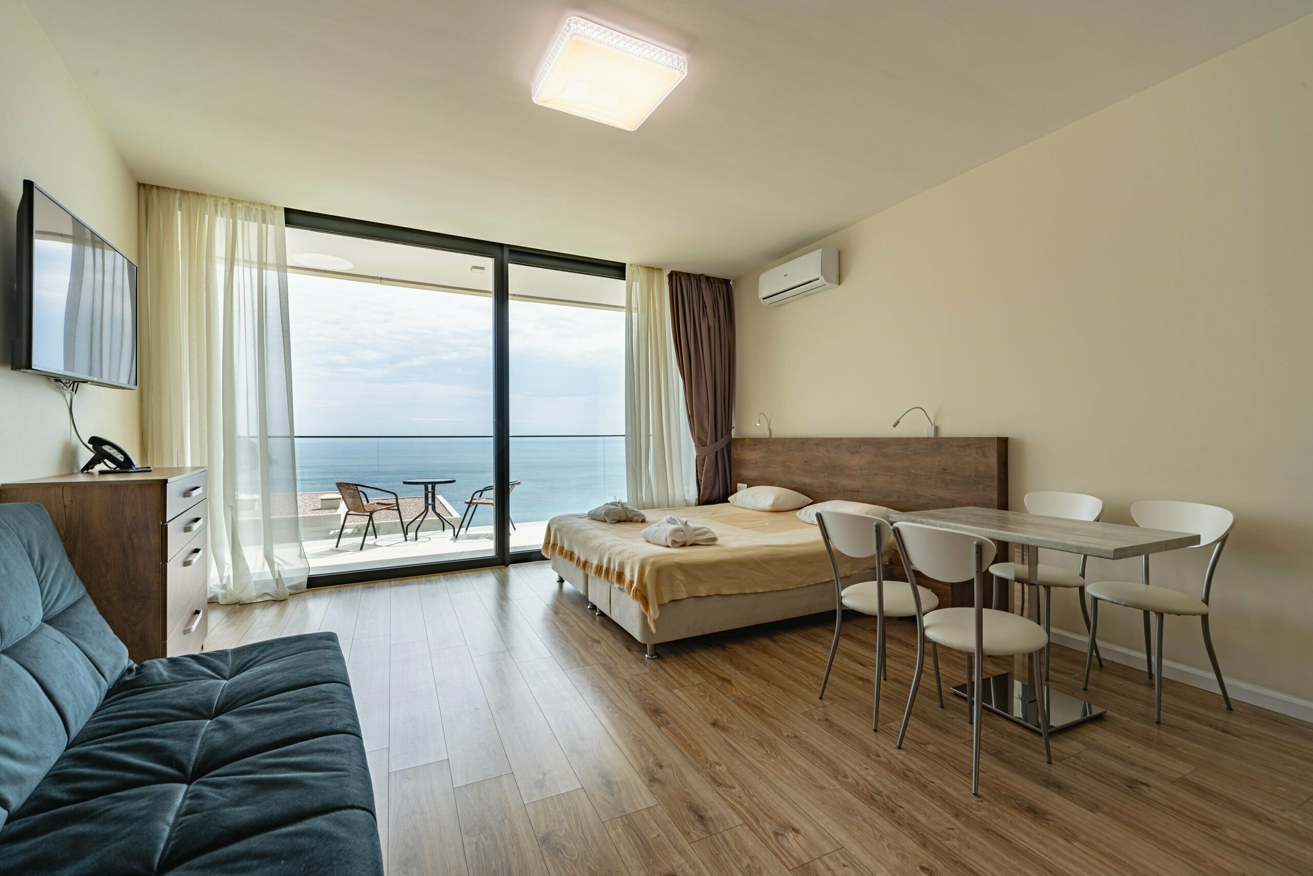 Номер-студия с балконом