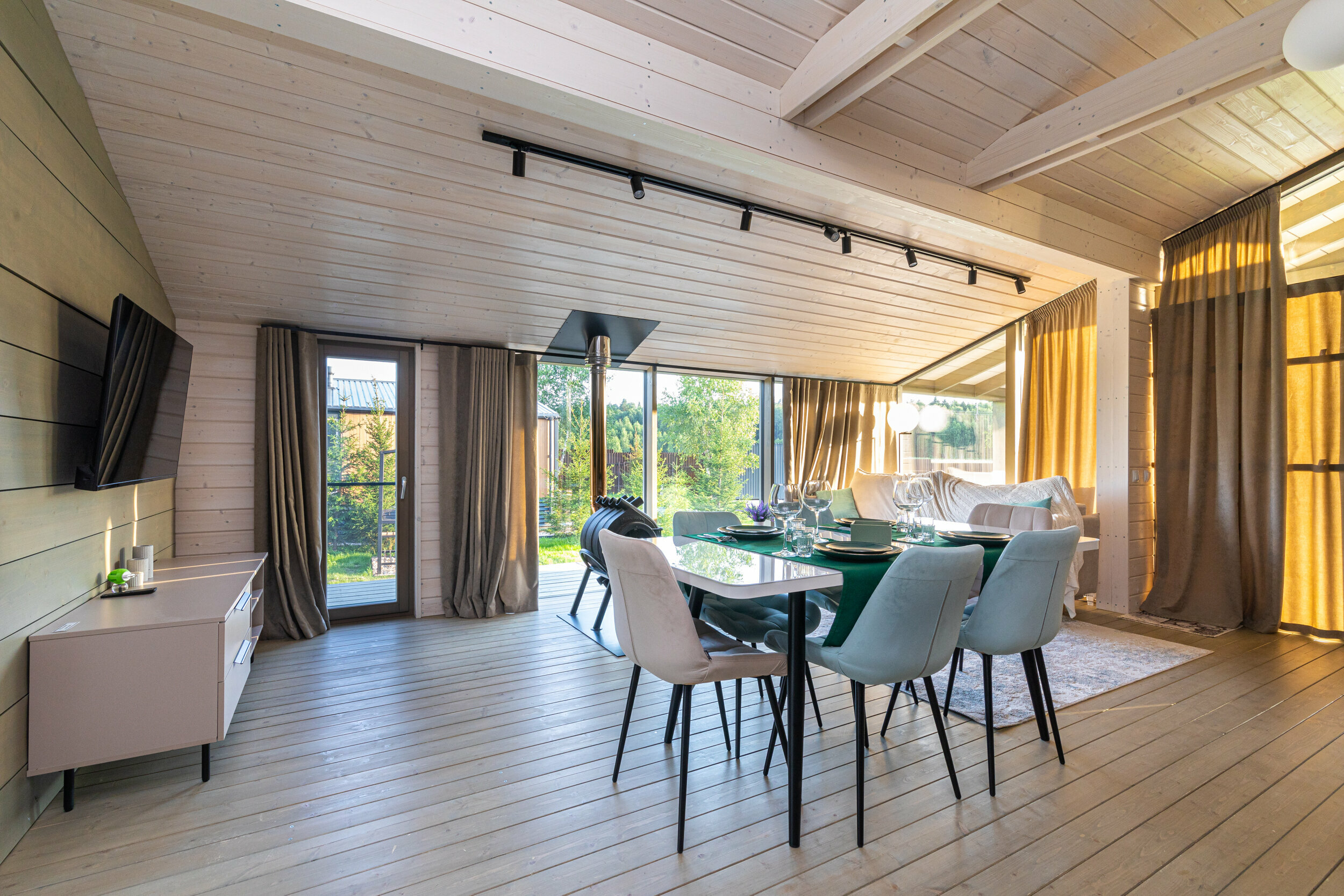 Скандинавский с камином