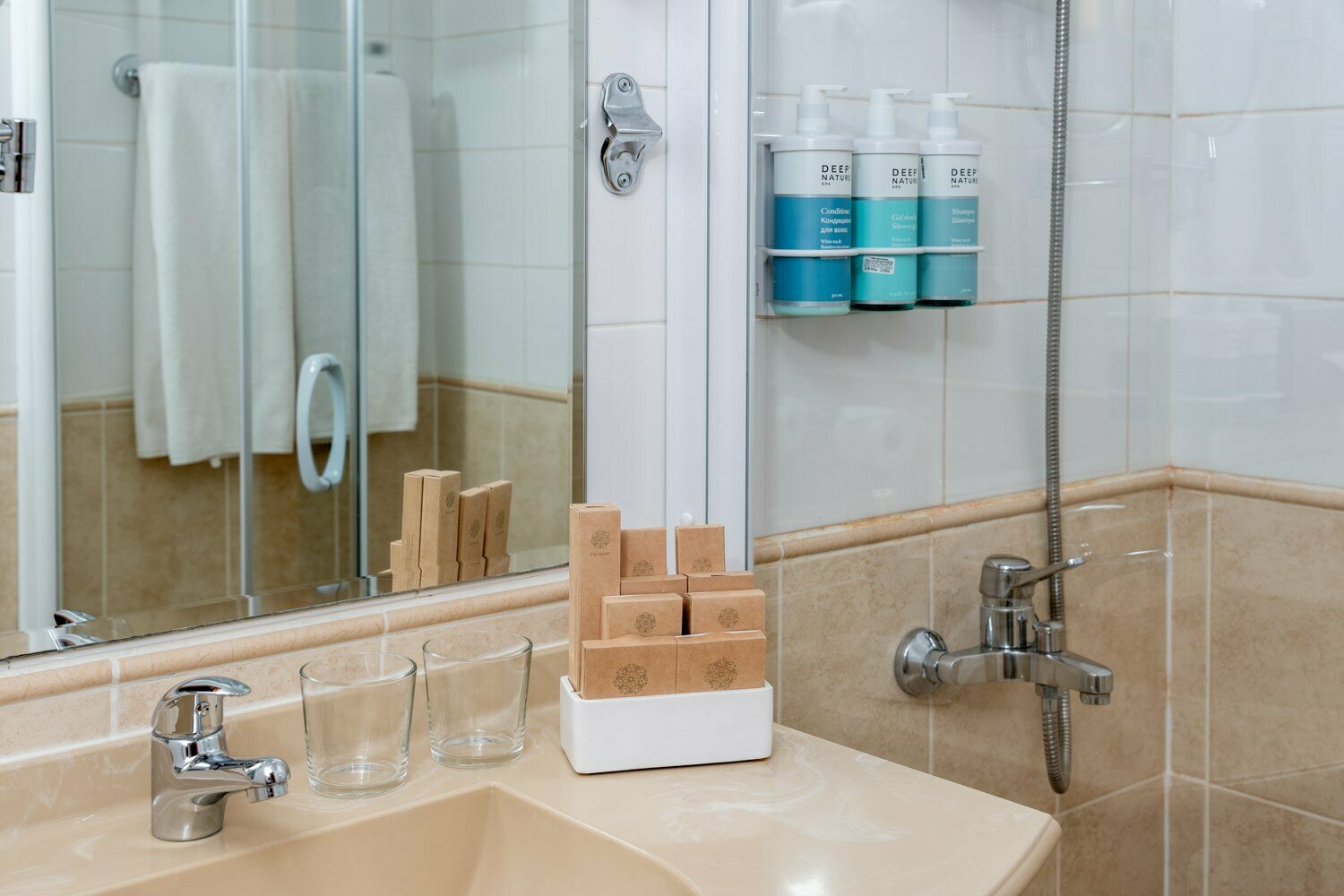 Номер Suite, двухкомнатный - с большой кроватью, софой и диваном-кроватью