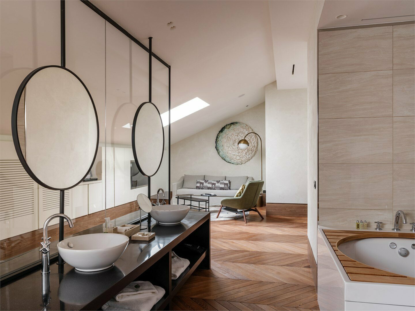 Мансардный люкс с джакузи