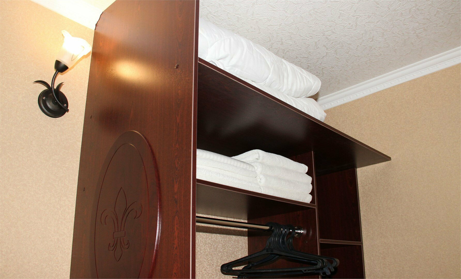 Семейный двухкомнатный номер с балконом