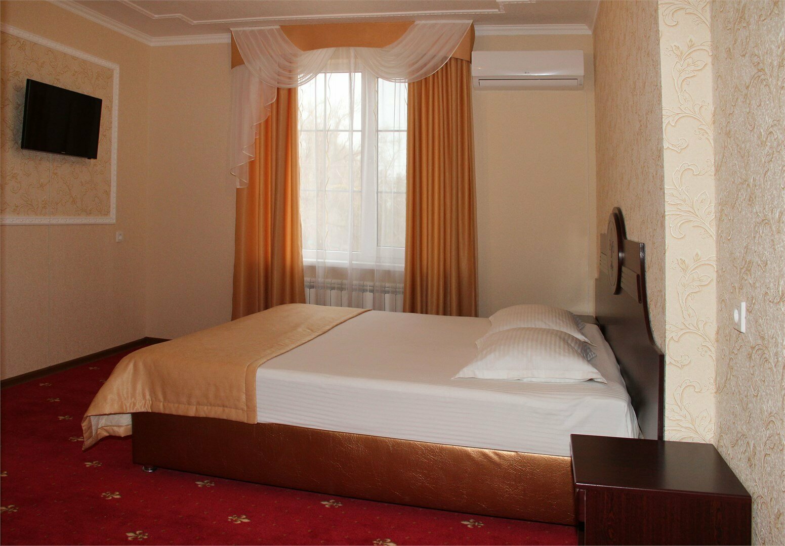 Семейный двухкомнатный номер с балконом