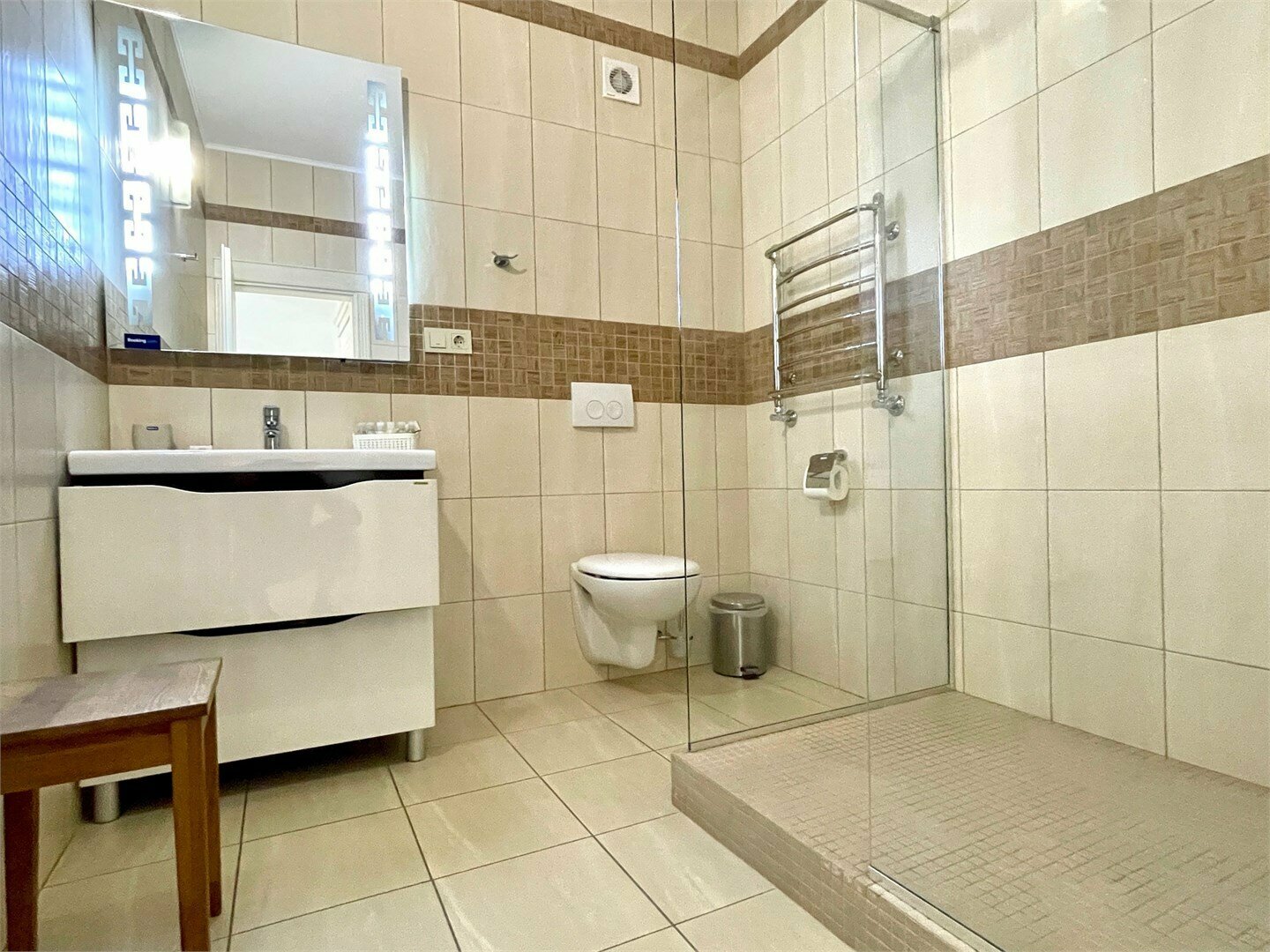 Улучшенный двухместный номер с 2 отдельными кроватями