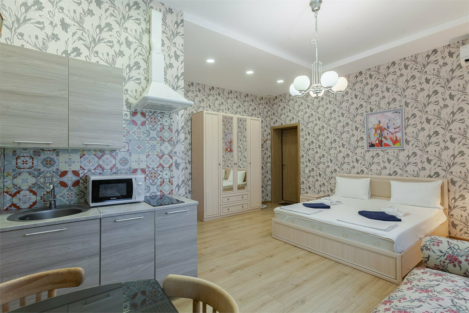 105 - Апартаменты Делюкс с кухней, с 1 кроватью размера "king-size", бесплатная стоянка