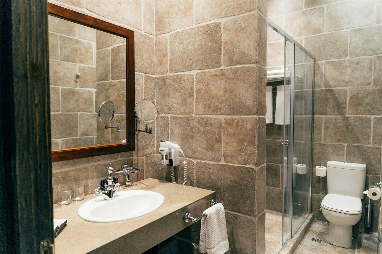 Супериор с балконом и видом на реку