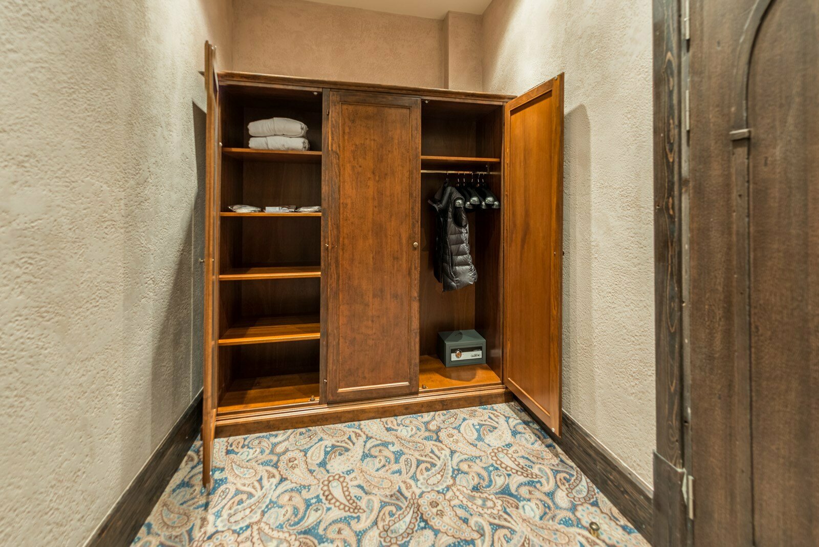 Люкс с балконом и видом на реку