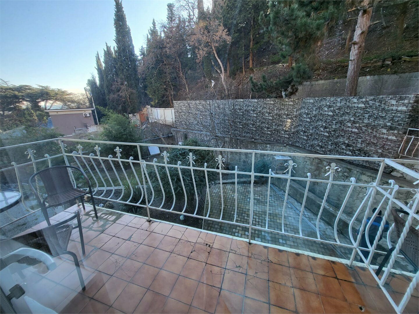 Семейный стандартный номер с общей ванной комнатой