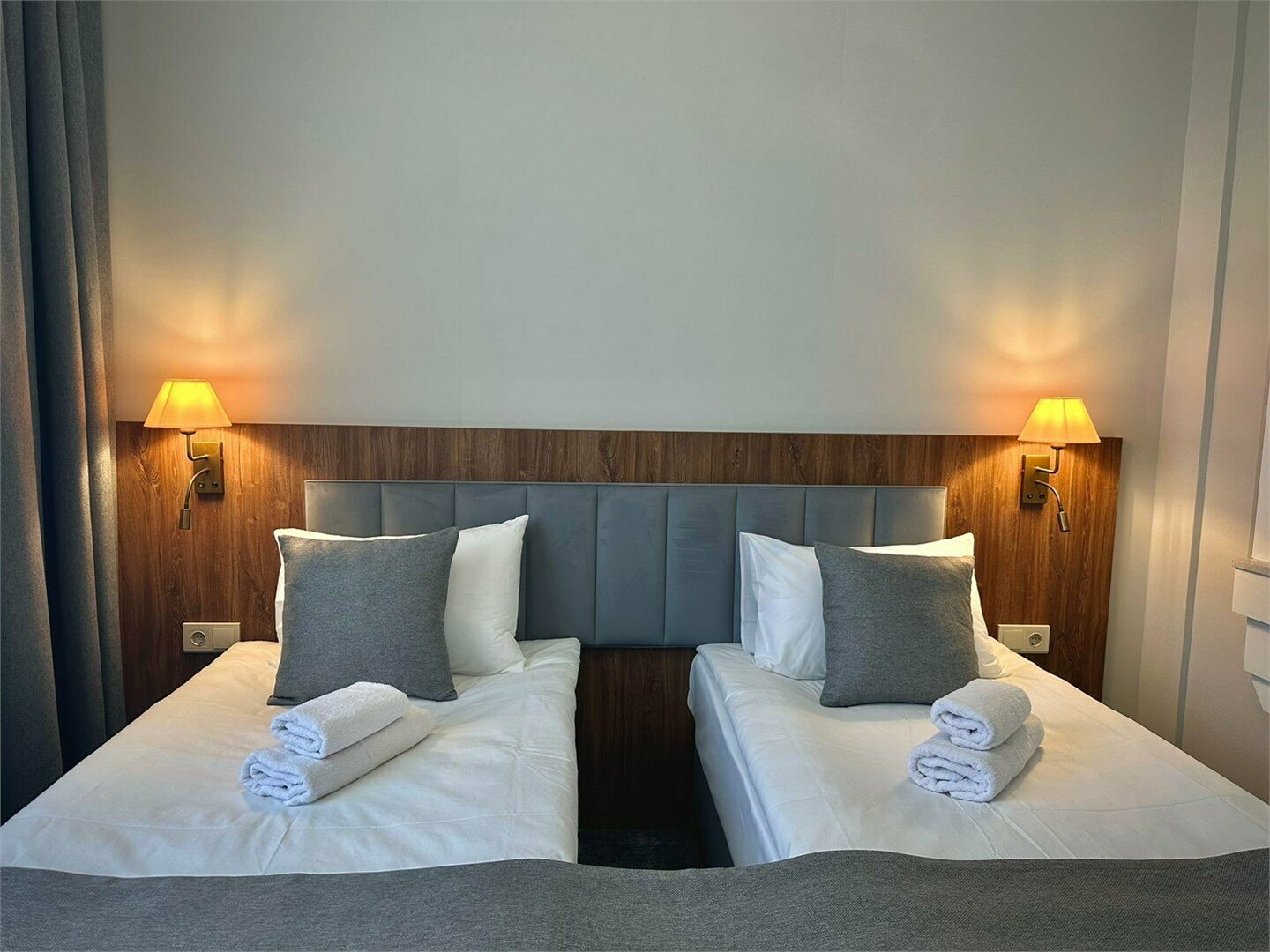 3 этаж I Четырехместный с двуспальной и односпальными кроватями