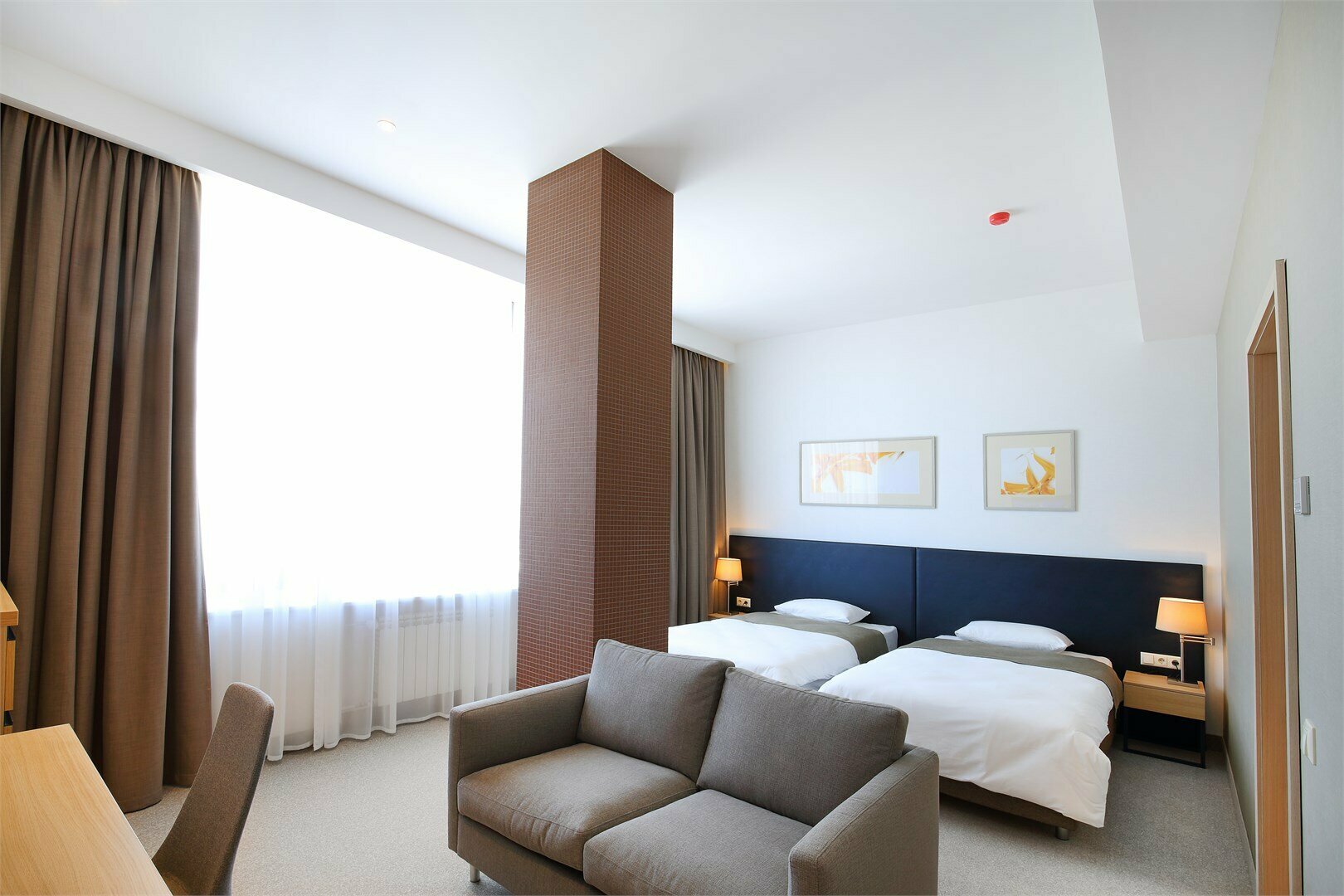 Улучшенный двухместный номер с 2 отдельными кроватями