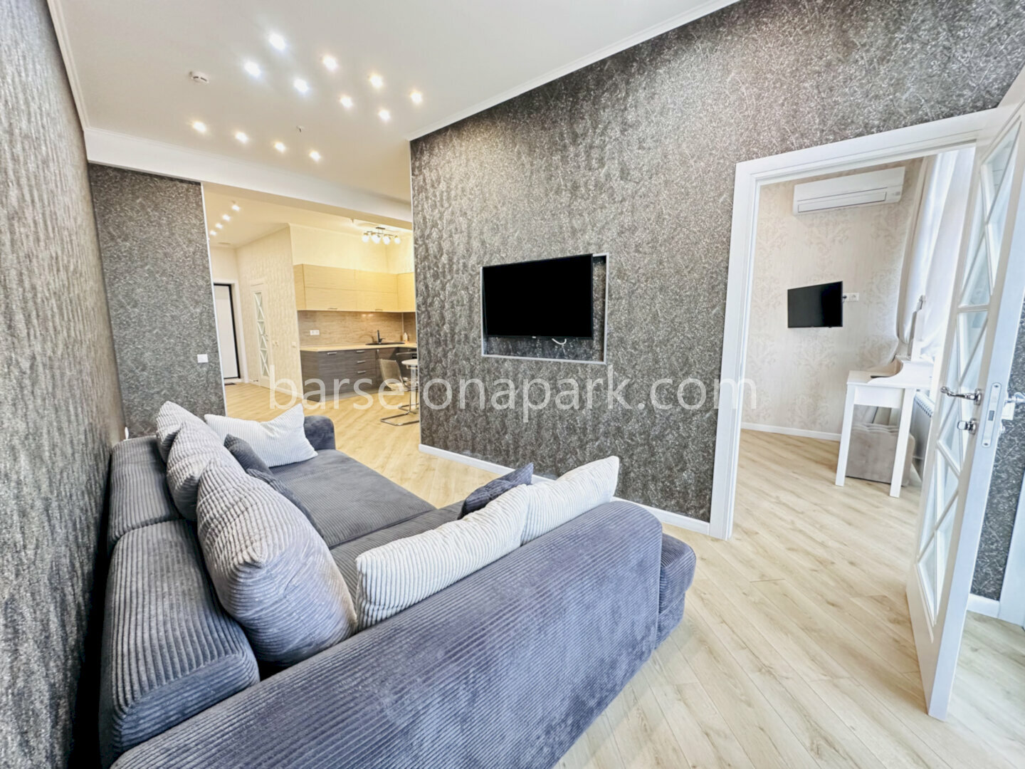 Люкс 2-комнатный! Прямой вид на море! Центр Сочи! До пляжа 5 минут!