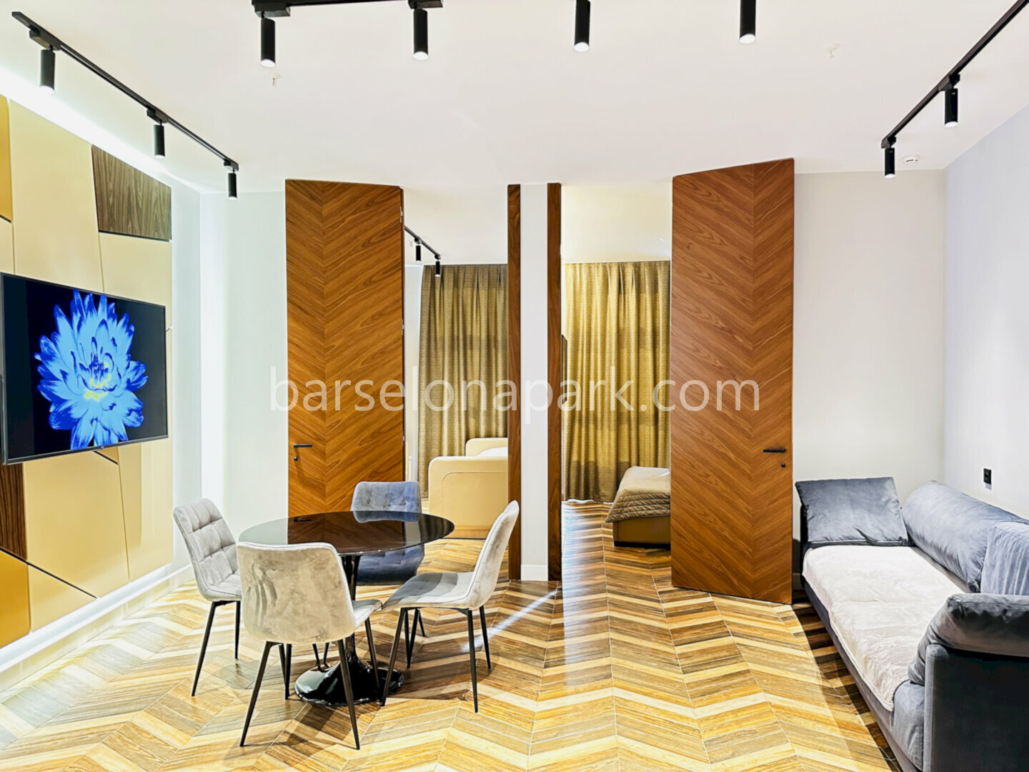 Премиальный 3-комнатный люкс! Пляж и набережная в 5 минутах!