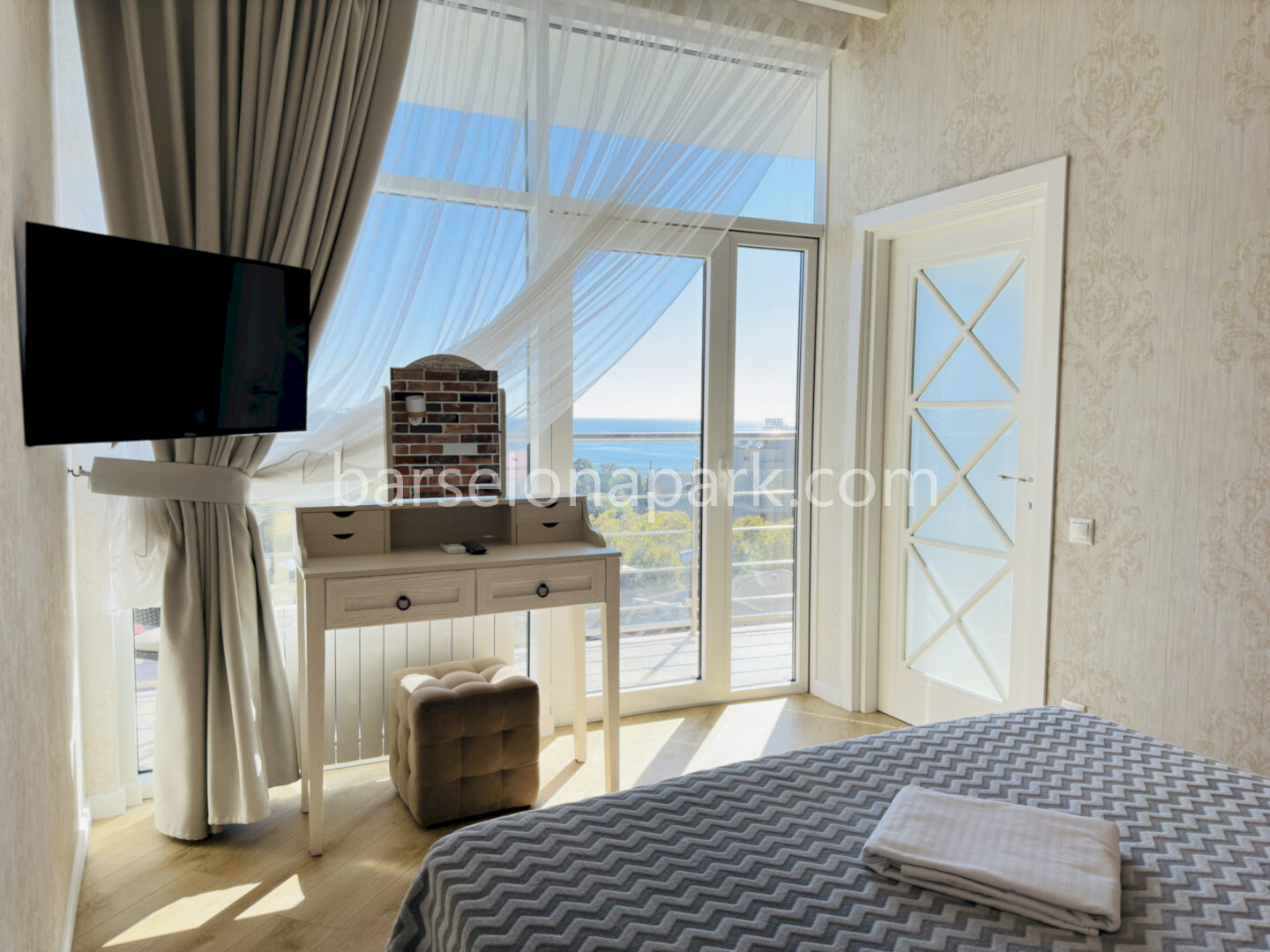 Люкс 2-комнатный! Прямой вид на море! Центр Сочи! До пляжа 5 минут!