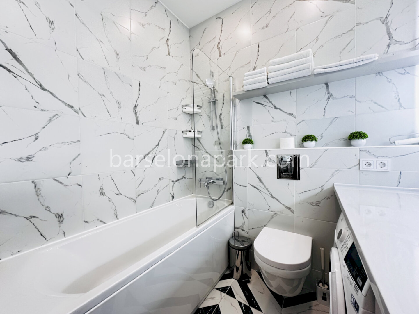 2-комнатный премиум апартамент с балконом! До пляжа и набережной 5 минут! Центр Сочи!