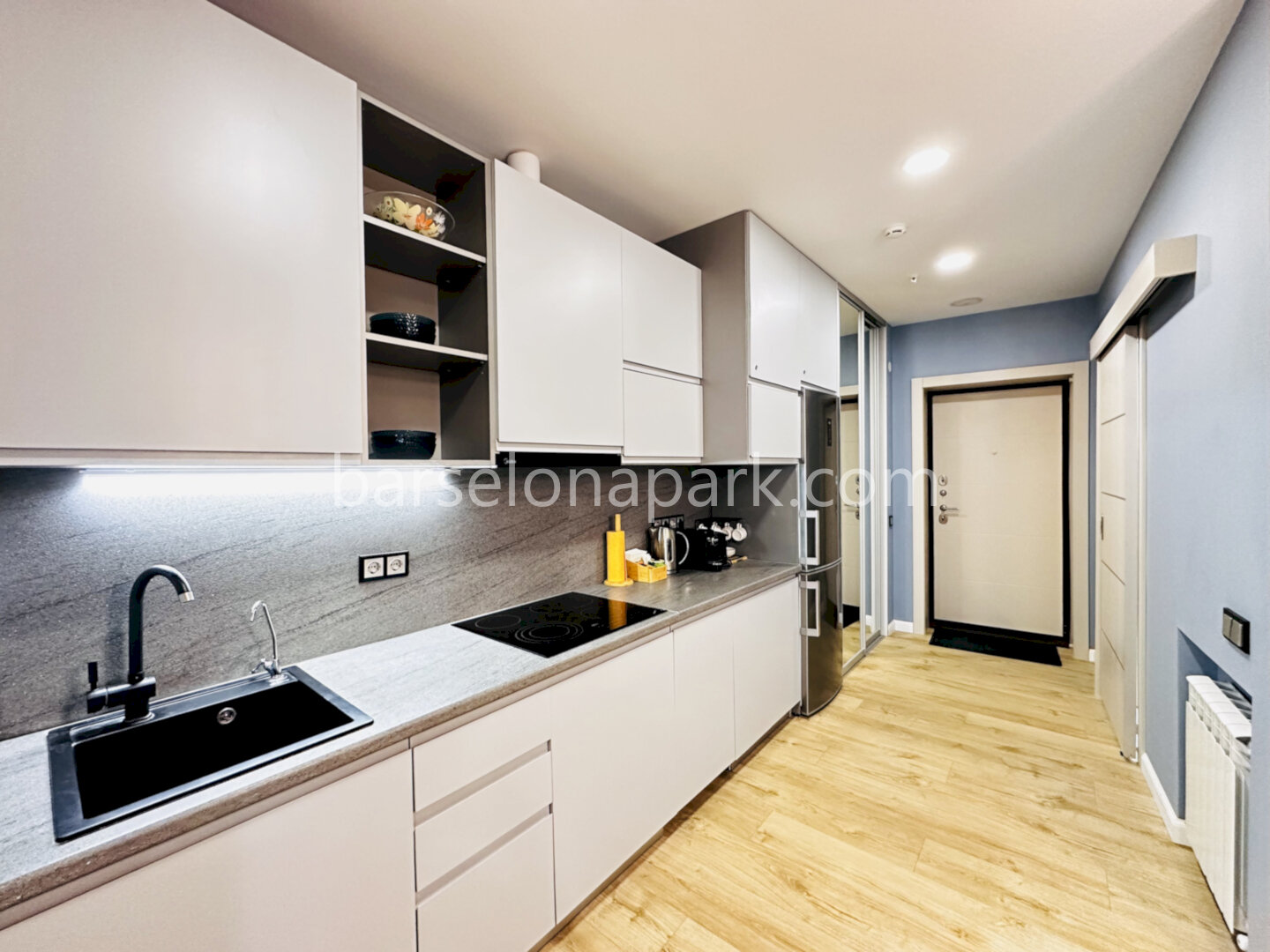 2-комнатный премиум апартамент с балконом! До пляжа и набережной 5 минут! Центр Сочи!