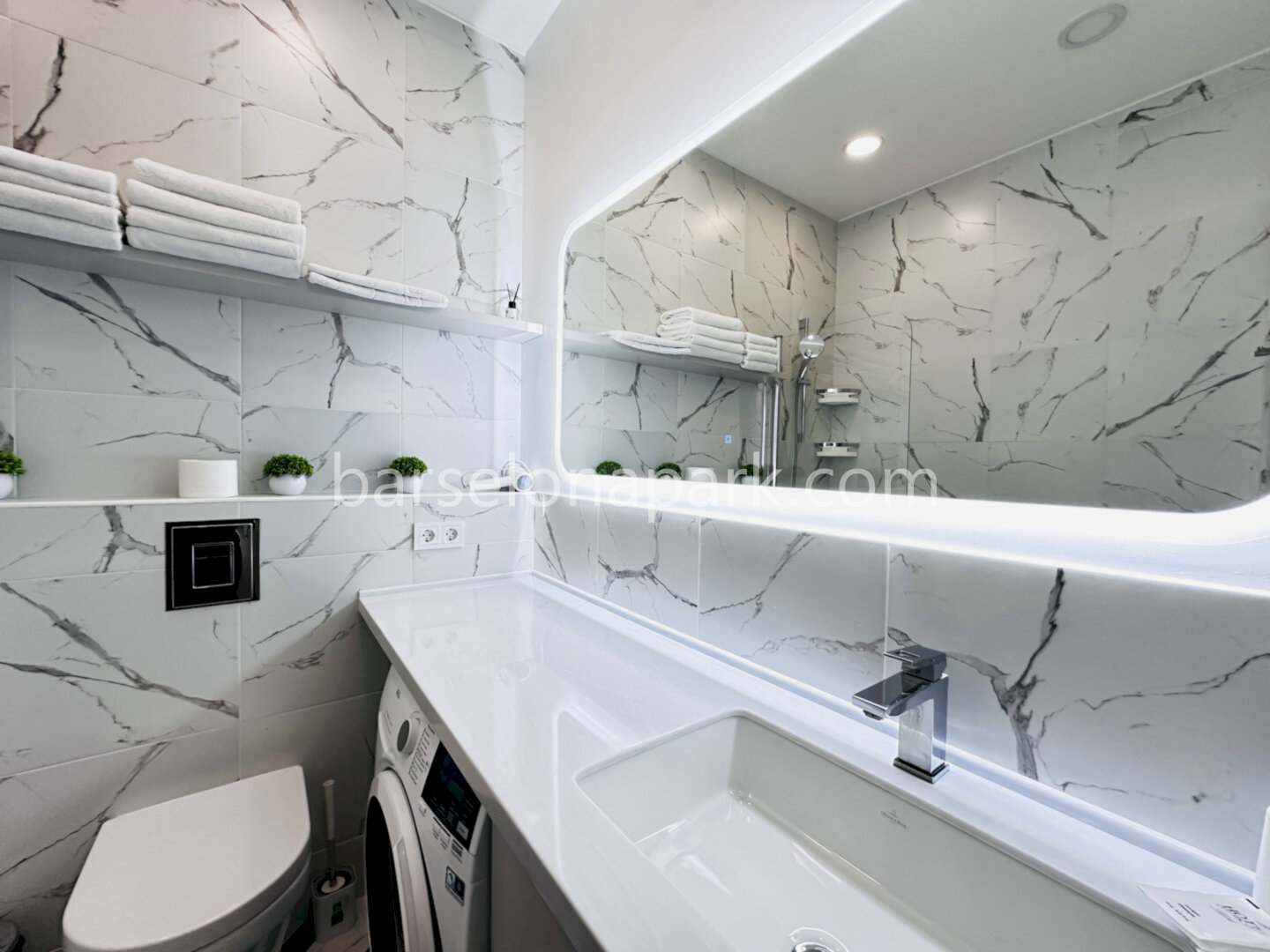 2-комнатный премиум апартамент с балконом! До пляжа и набережной 5 минут! Центр Сочи!