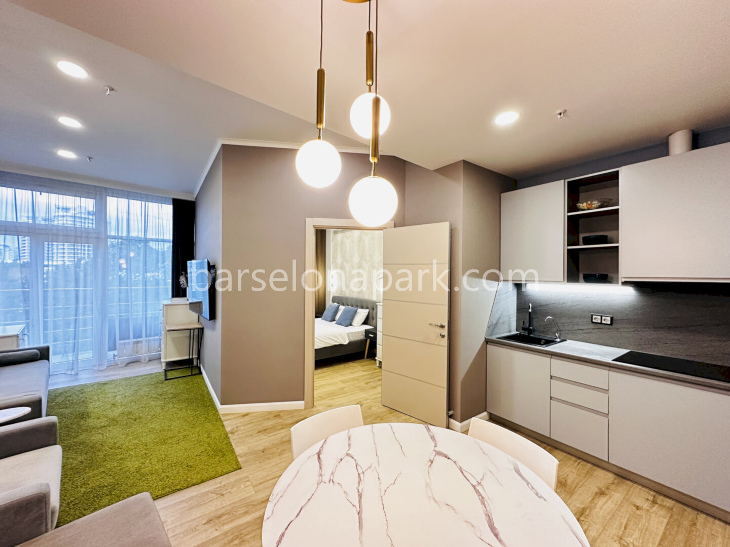 2-комнатный премиум апартамент с балконом! До пляжа и набережной 5 минут! Центр Сочи!