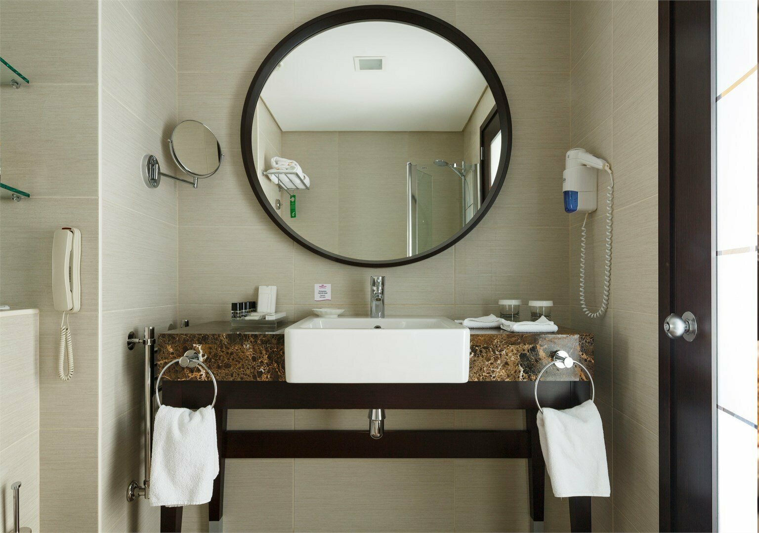 Премиум с двуспальной кроватью и доступом в Бизнес гостиную