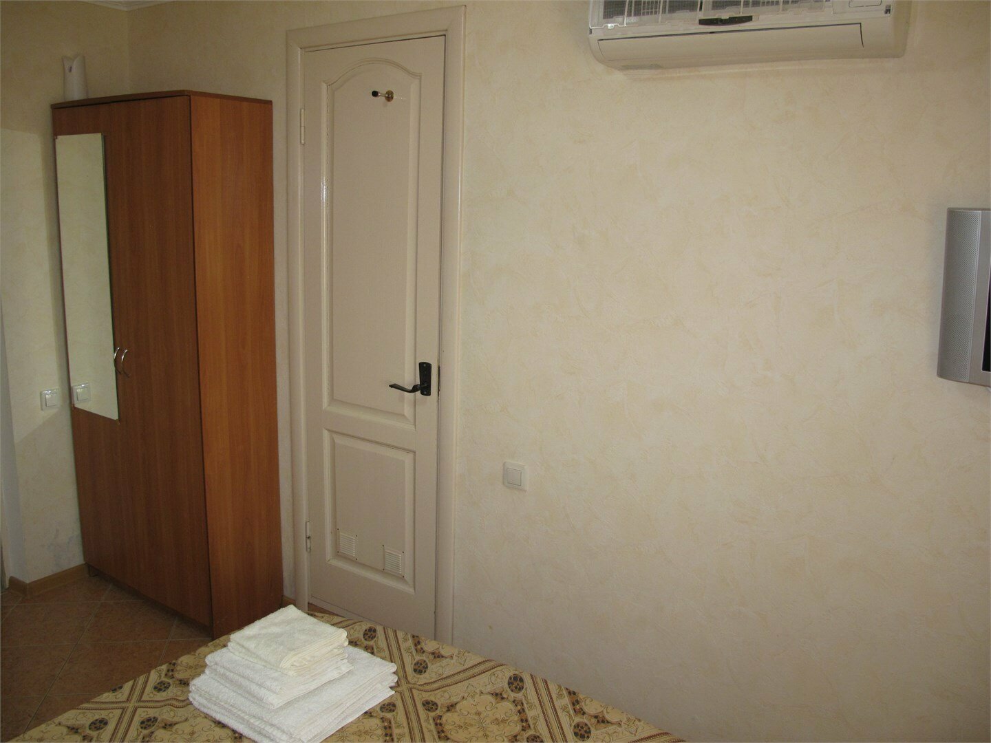 №7 Двухместный номер с двуспальной кроватью