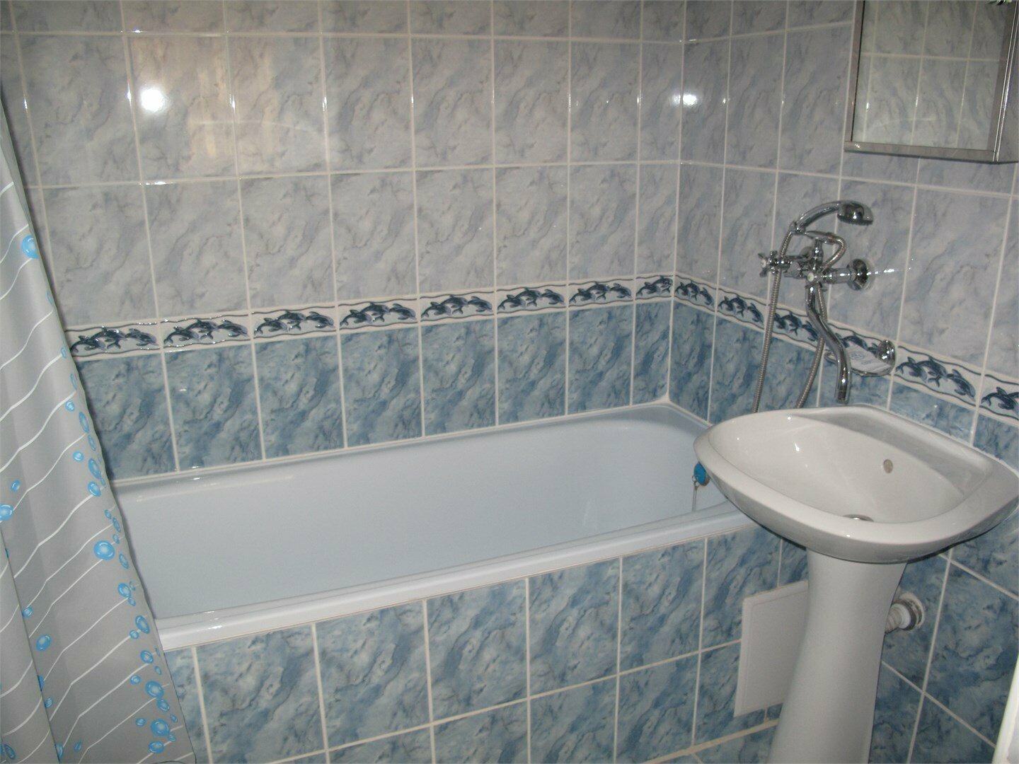 №9 Номер двуспальной кроватью и видом на море