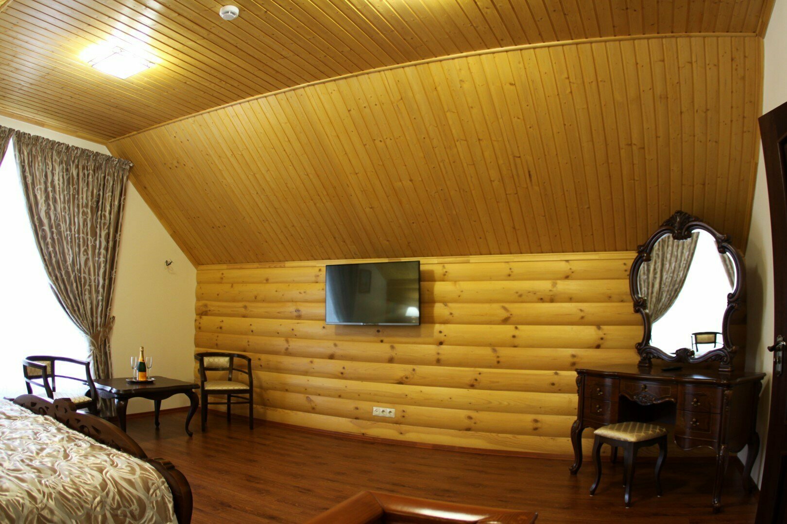 Номер двухуровневый люкс