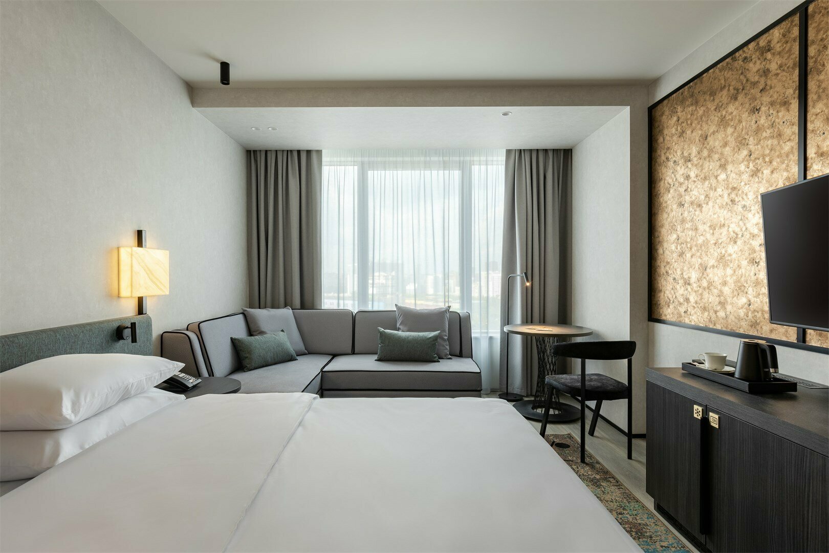 Номер стандарт с 1 двуспальной кроватью и диваном