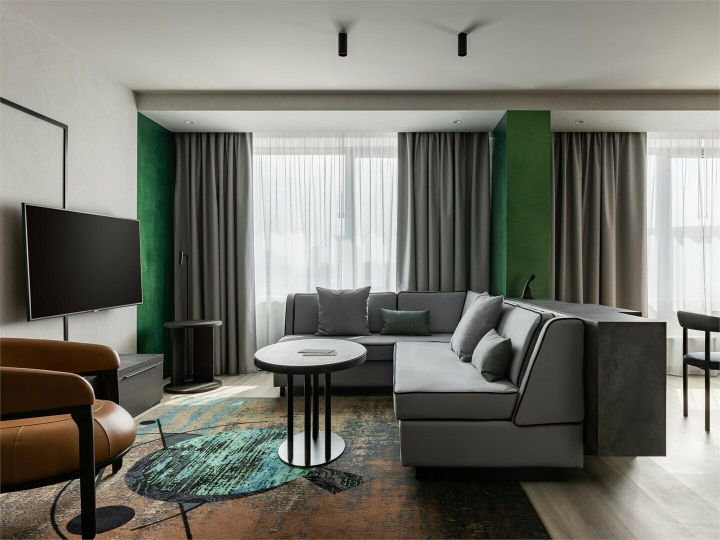 Номер люкс с 1 двуспальной кроватью и диваном